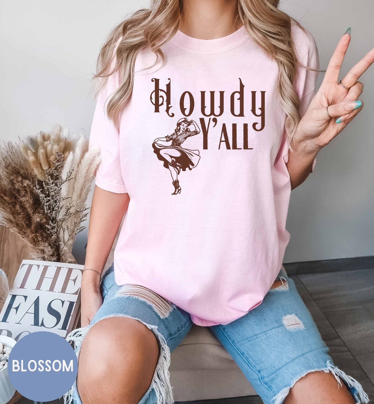 Howdy y'all, country western t-shirt for cowgirls.