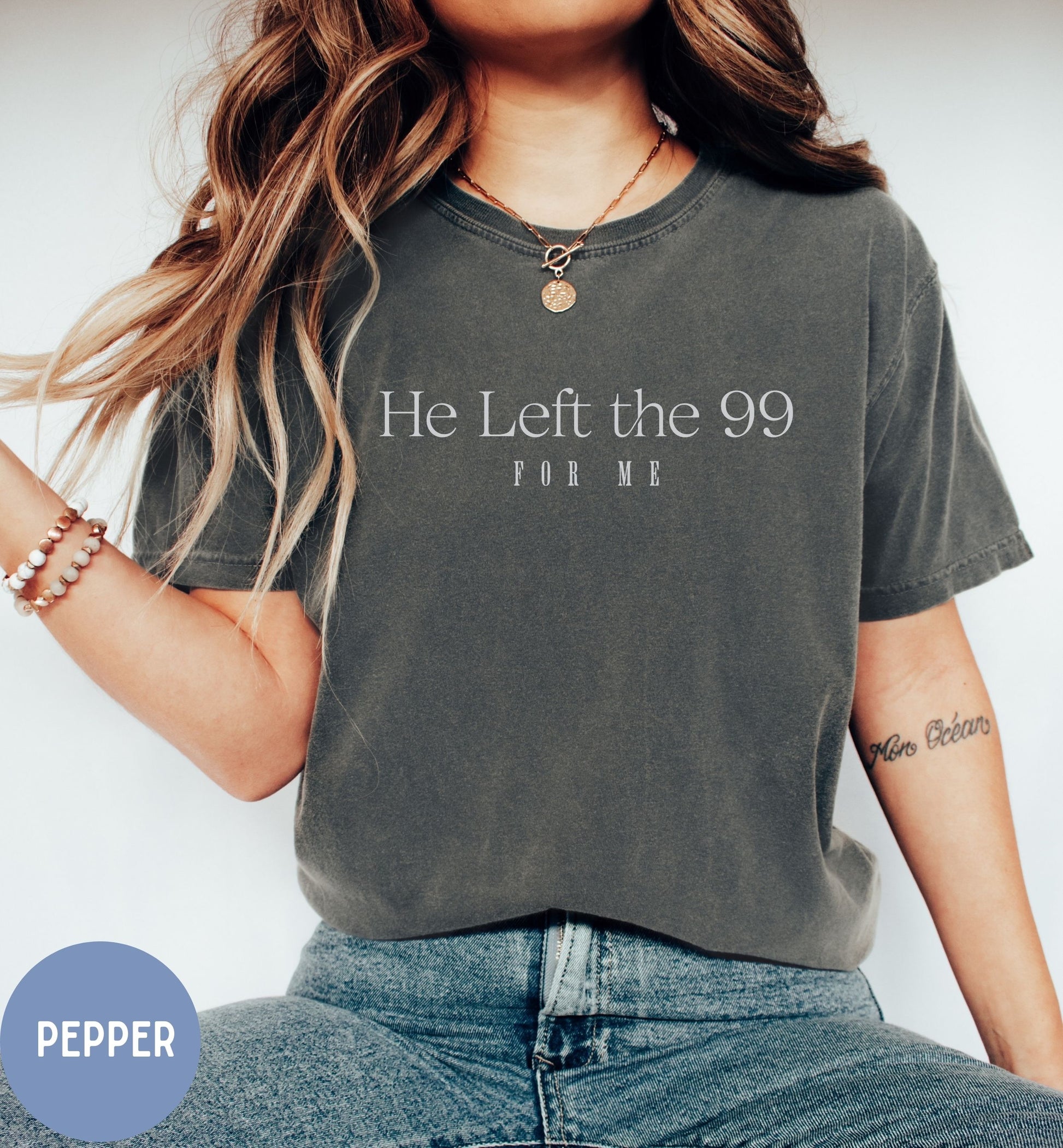 a woman wearing a t - shirt that says he left the 99 for me